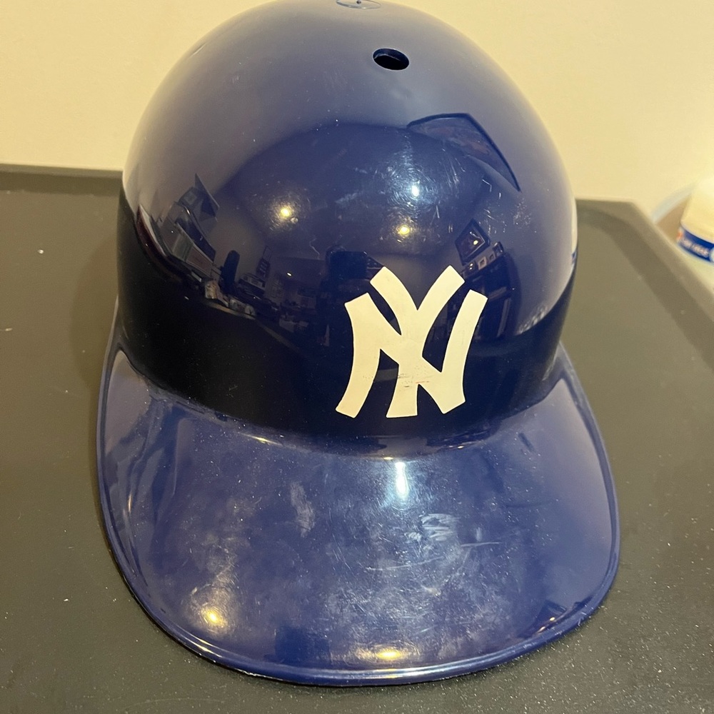 SGA Vintage New York Yankees Display Batting Helmet Souvenir Baskin Robbins